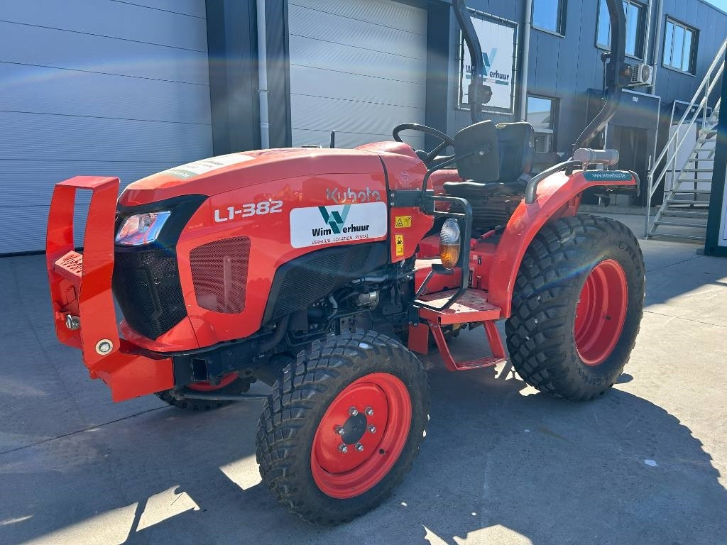 Kubota L1-382 HST - Komunálny traktor: obrázok 2 Kubota L1-382 HST - Komunálny traktor: obrázok 2