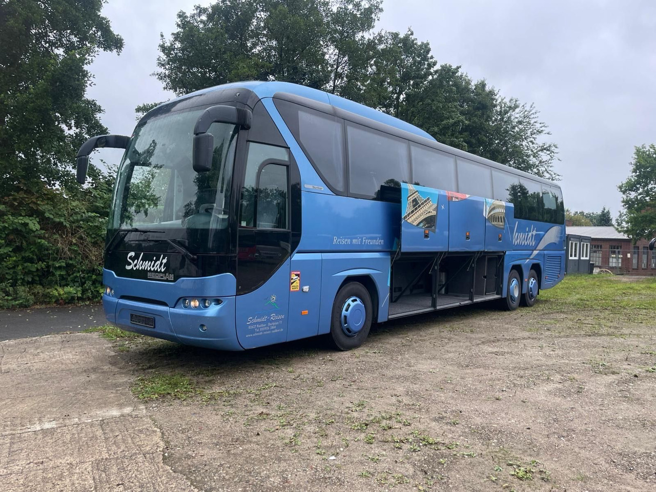 Neoplan Tourliner L P22 (59 Sitze*Schalt*TOP*DE) - Autokar: obrázok 1 Neoplan Tourliner L P22 (59 Sitze*Schalt*TOP*DE) - Autokar: obrázok 1