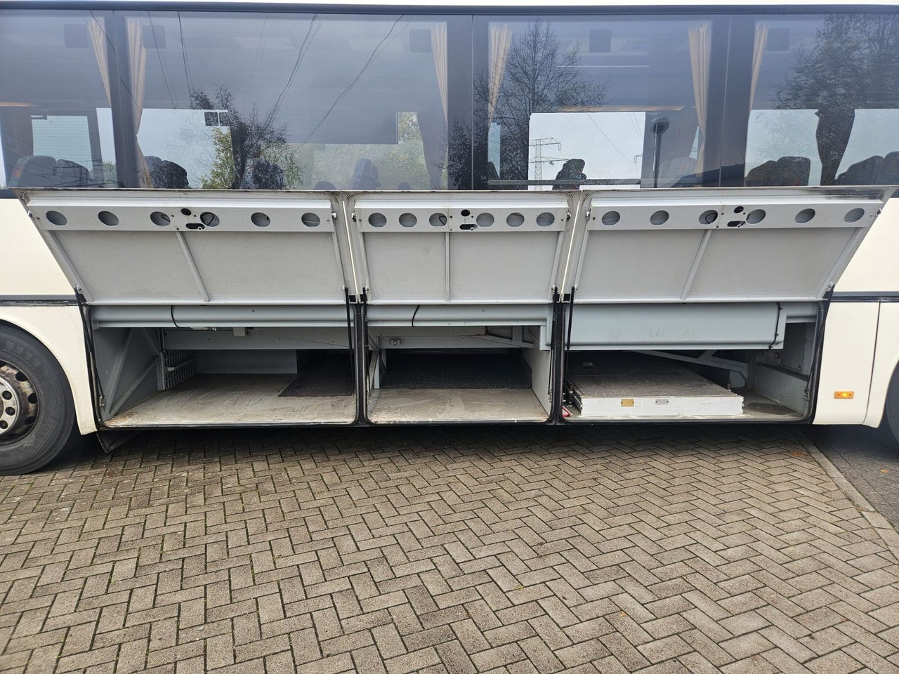 Leasing Setra S 317 UL (66 Sitze*Schalt*TOP) Setra S 317 UL (66 Sitze*Schalt*TOP): obrázok 12 Leasing Setra S 317 UL (66 Sitze*Schalt*TOP) Setra S 317 UL (66 Sitze*Schalt*TOP): obrázok 12