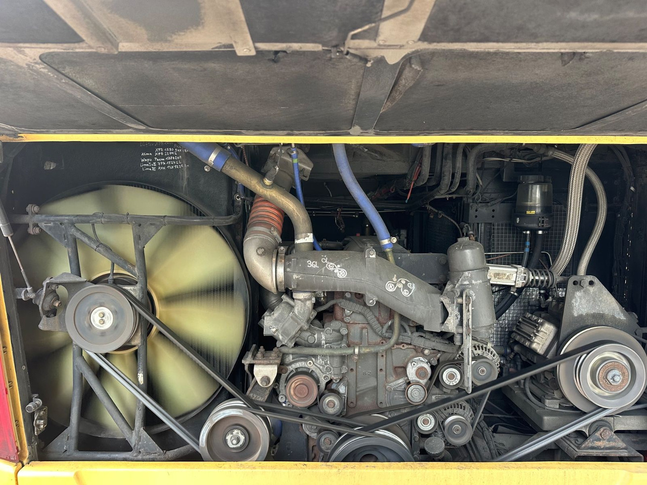 Vanhool TX17 Astron (TOP*57 Sitze) 417 HDH/ 517 HDH - Autokar: obrázok 4 Vanhool TX17 Astron (TOP*57 Sitze) 417 HDH/ 517 HDH - Autokar: obrázok 4