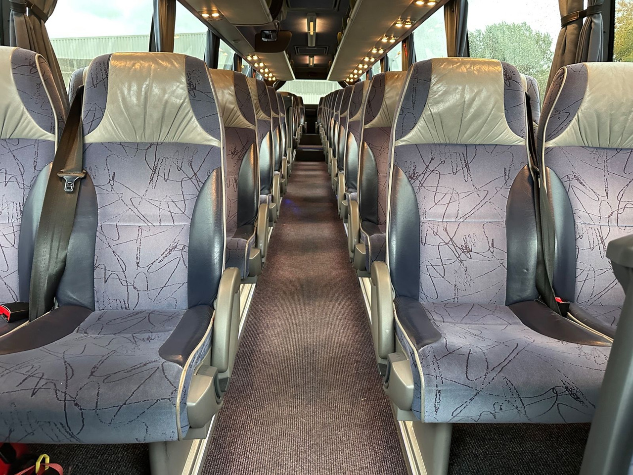 Autokar Volvo 9900 HD 6x2 (9700*415 HD*Tourismo RHD): obrázok 18 Autokar Volvo 9900 HD 6x2 (9700*415 HD*Tourismo RHD): obrázok 18