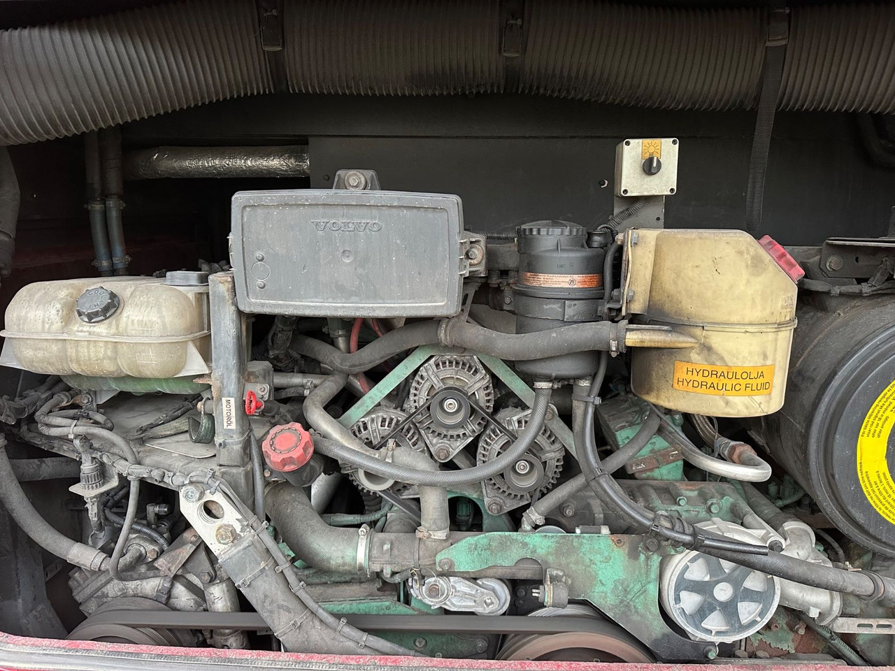 Volvo 9900 HD 6x2 (9700*415 HD*Tourismo RHD) - Autokar: obrázok 4 Volvo 9900 HD 6x2 (9700*415 HD*Tourismo RHD) - Autokar: obrázok 4