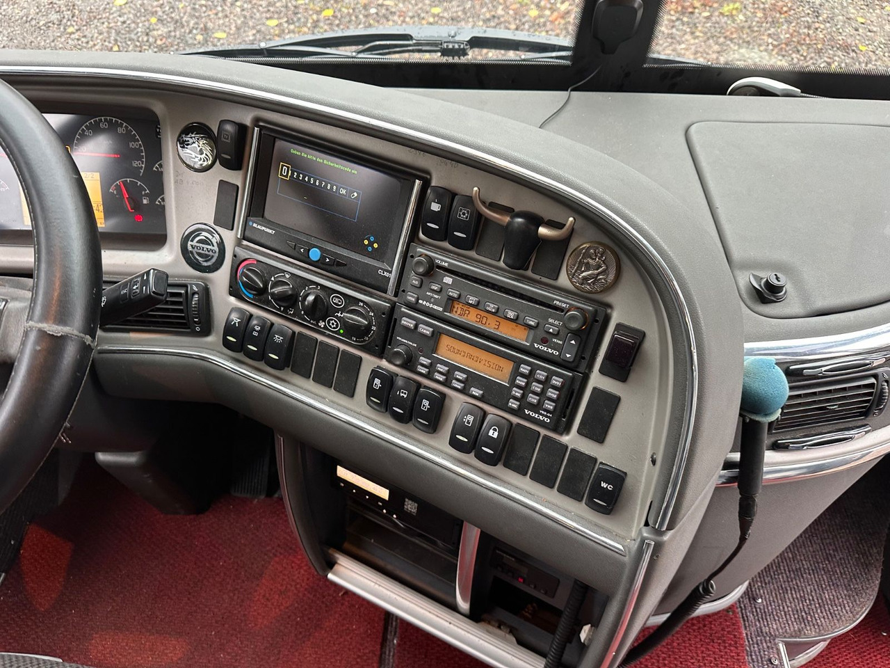 Autokar Volvo 9900 HD 6x2 (9700*415 HD*Tourismo RHD): obrázok 16 Autokar Volvo 9900 HD 6x2 (9700*415 HD*Tourismo RHD): obrázok 16