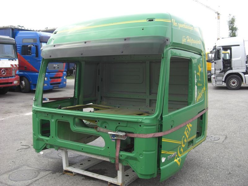 MERCEDES BENZ Actros MP2 Rohbau/Beschaedigt - Kabína: obrázok 1 MERCEDES BENZ Actros MP2 Rohbau/Beschaedigt - Kabína: obrázok 1